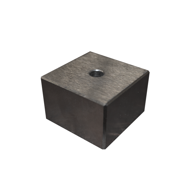 Pevné pólové nástavce pro přenesení magnetického pole